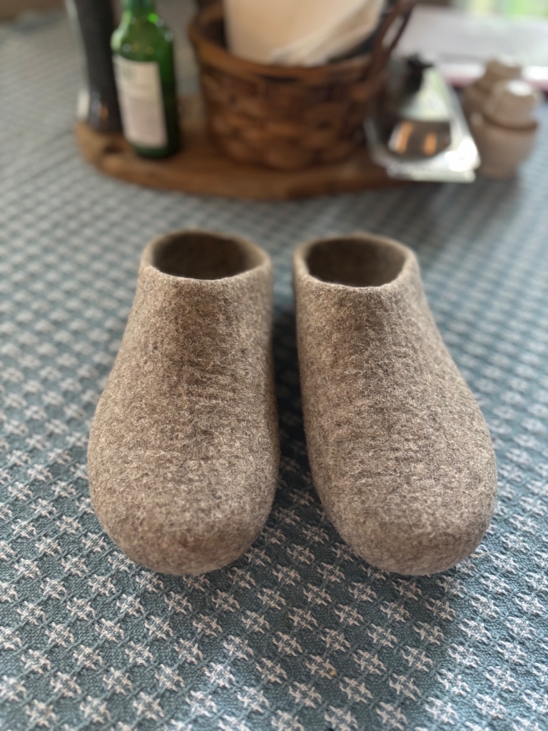 Kyrgies Classic Oatmeal Slippers 39 Eu | 8.5/9 — image 4 of 6